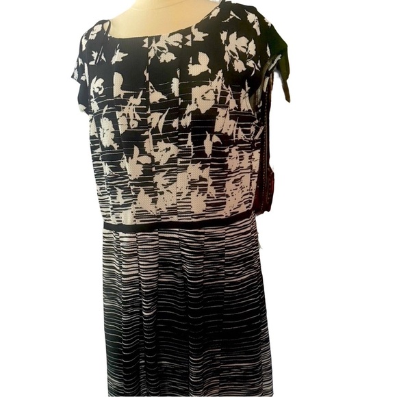 Elle Dresses & Skirts - Elle Black and White Midi Dress